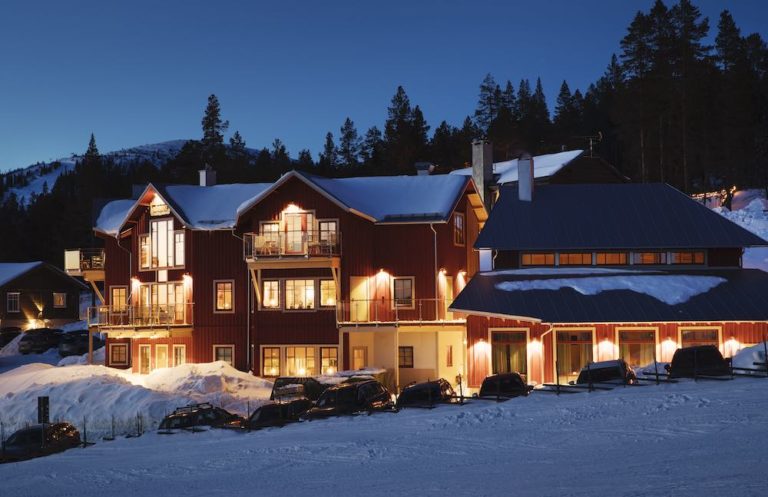 villa bjornrike exterior vinter 768x497