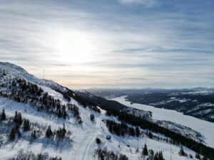 Åre med byn och Åresjön i bakgrunden